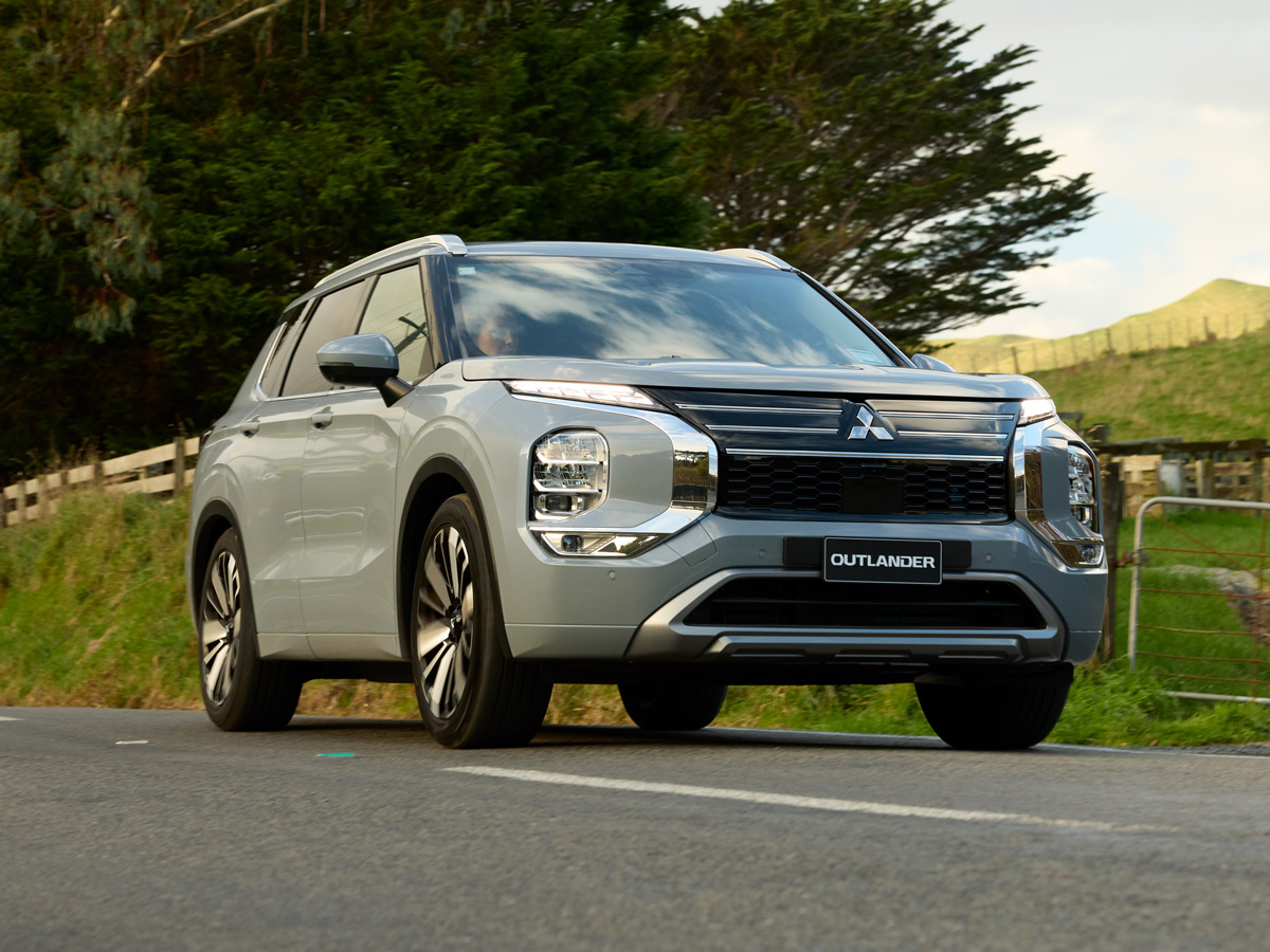 Outlander Petrol 2WD LS