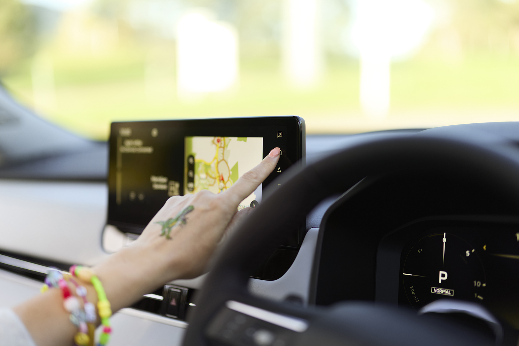 Outlander PHEV MY25 Hand Touchscreen A