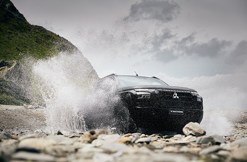 Triton MY24 VRX   Red Rocks   Water Splash 850x560